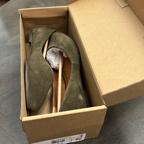 Zodiac Hill Pointy Toe Flat in Dark Olive - Picture 2 of 9